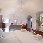 Iliana's House - Spacious Cave House In The Center Of *