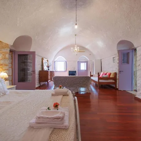 Iliana's House - Spacious Cave House In The Center Of Apartamento