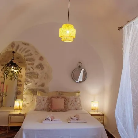 Apartamento Iliana's House - Spacious Cave House In The Center Of *