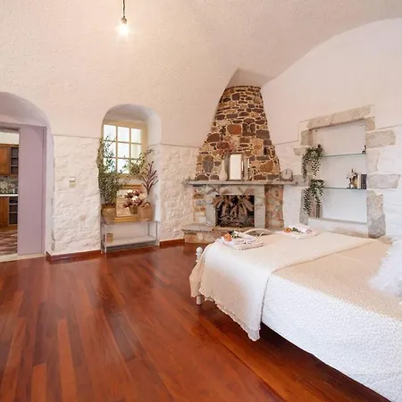 Iliana's House - Spacious Cave House In The Center Of * Areopoli