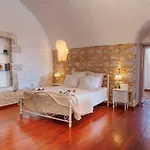 Iliana's House - Spacious Cave House In The Center Of Apartment