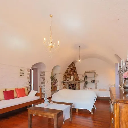 Apartment Iliana's House - Spacious Cave House In The Center Of *