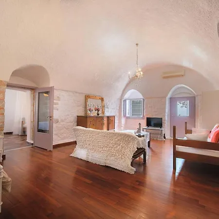 Apartment Iliana's House - Spacious Cave House In The Center Of *