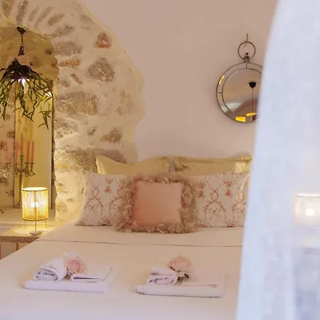 Iliana's House - Spacious Cave House In The Center Of