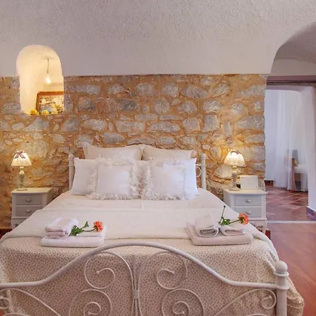 Iliana's House - Spacious Cave House In The Center Of *