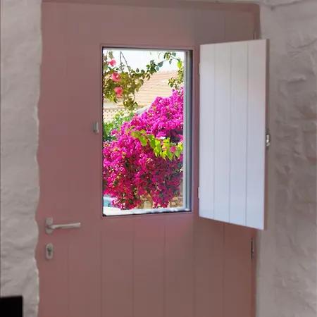 Iliana's House - Spacious Cave House In The Center Of *