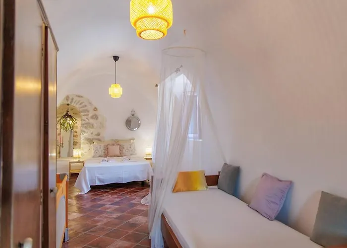 Iliana's House - Spacious Cave House In The Center Of アパート