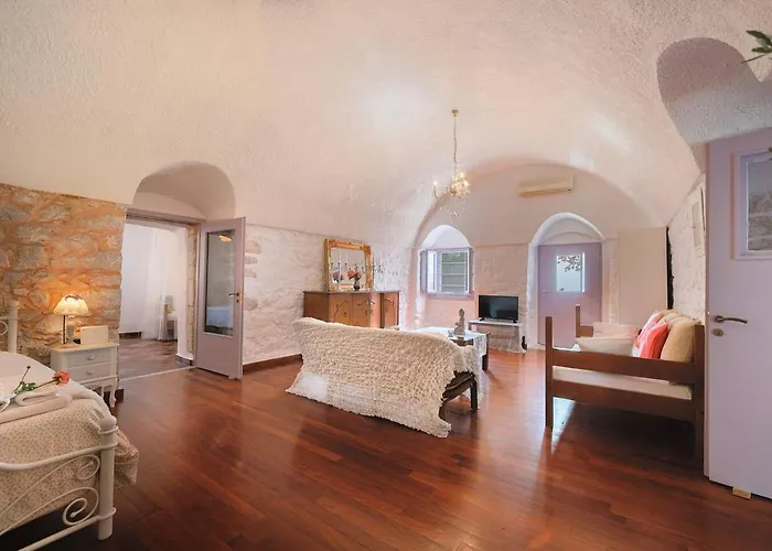 Daire Iliana's House - Spacious Cave House In The Center Of *