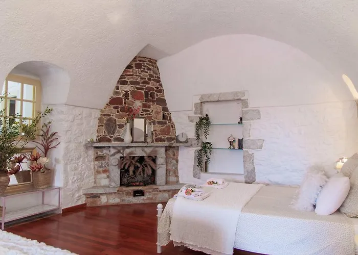 Iliana's House - Spacious Cave House In The Center Of Appartement *