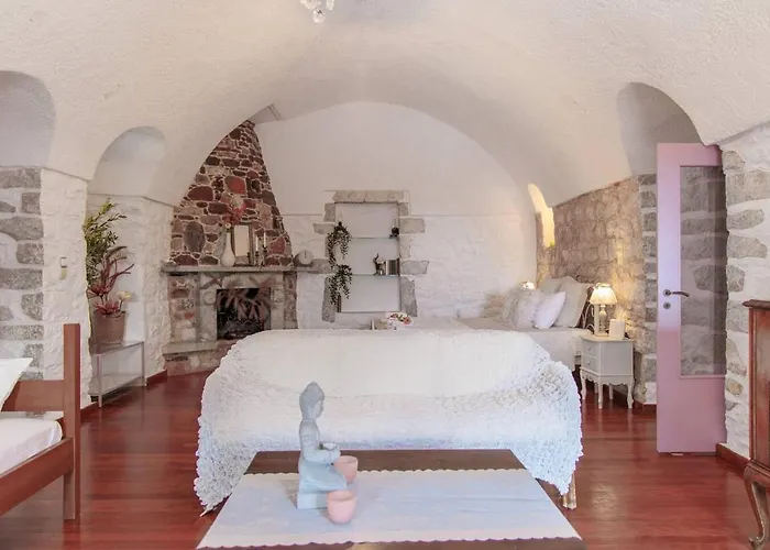 Iliana's House - Spacious Cave House In The Center Of * Areopoli