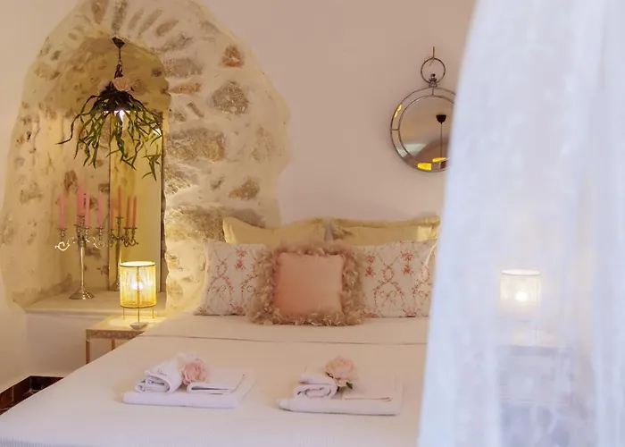 Iliana's House - Spacious Cave House In The Center Of