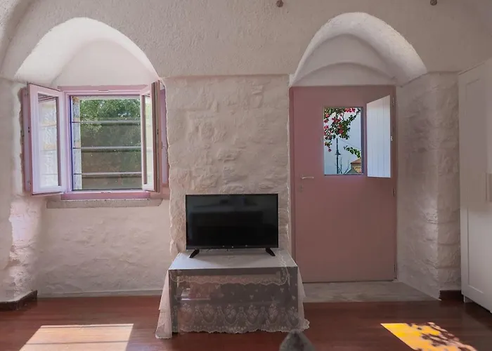 Appartamento Iliana's House - Spacious Cave House In The Center Of *