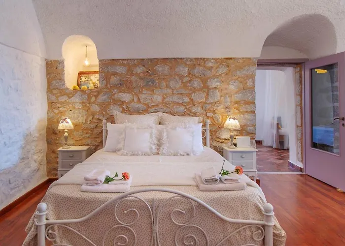 Iliana's House - Spacious Cave House In The Center Of *