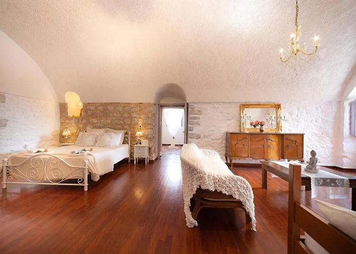 Iliana's House - Spacious Cave House In The Center Of Areopoli