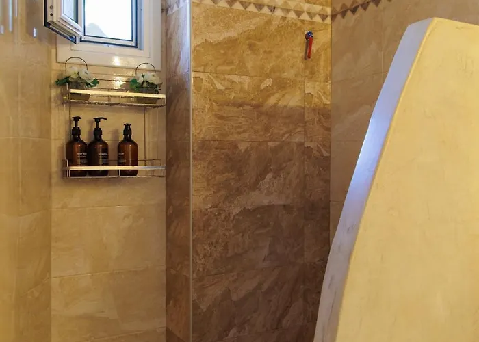 Iliana's House - Spacious Cave House In The Center Of Areopoli