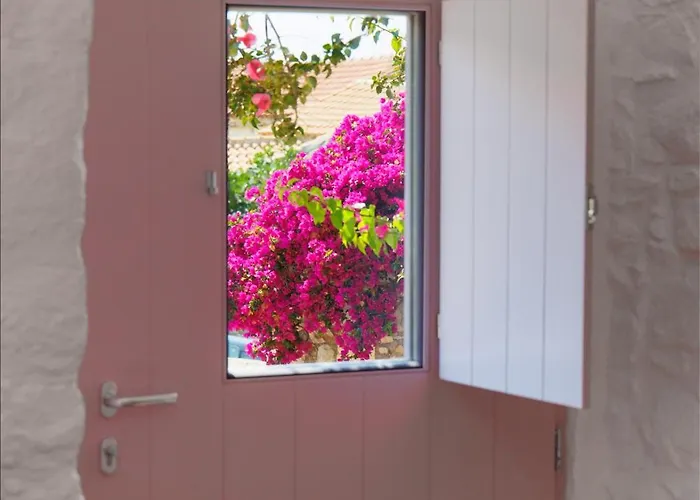 Iliana's House - Spacious Cave House In The Center Of *